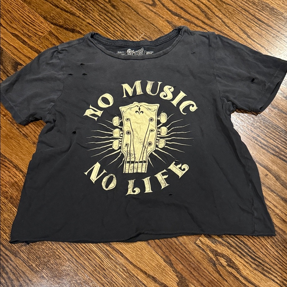 Retro brand cropped distressed t-shirt